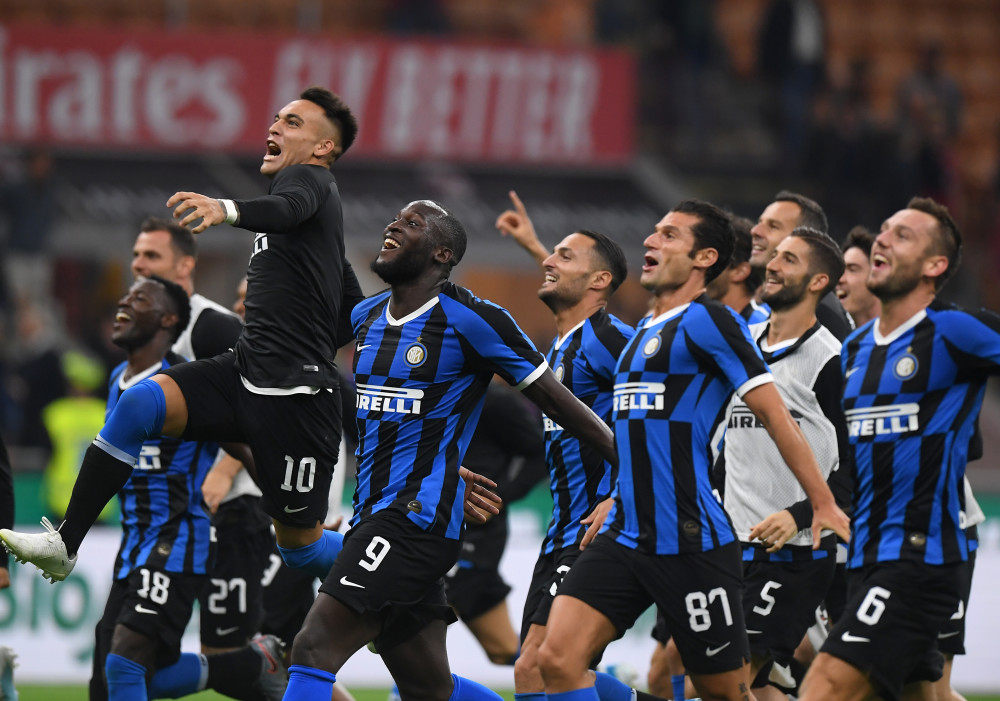 （粤港澳全运会）四川队选手王雅繁／蒋欣玗获网球女子双打冠军