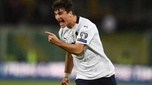 懂球帝足协杯冠军海报：国安是冠军！